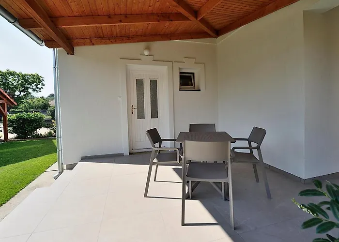 Lelle Apartament *